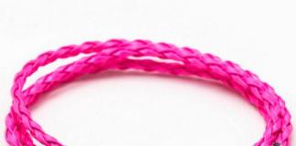 Плетение браслетов из шнурков для начинающих рукодельниц, своими руками в домашних условиях с подробным описанием и пошаговым мастер - классом